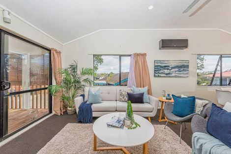 Photo of property in 2/109 Don Buck Road, Massey, Auckland, 0614