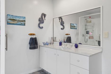 Photo of property in 11 Hunter Street, Westport, 7825