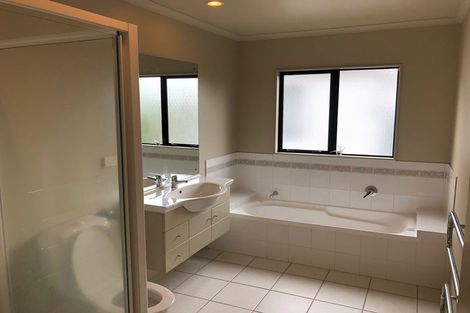 Photo of property in 3 Rialto Court, East Tamaki Heights, Auckland, 2016