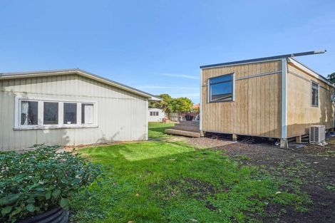 Photo of property in 19 Tongariro Street, Castlecliff, Whanganui, 4501