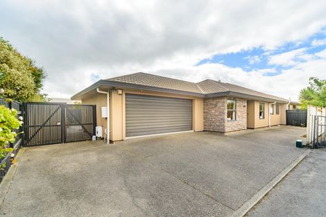 Photo of property in 16 Sorrento Place, Kelvin Grove, Palmerston North, 4414