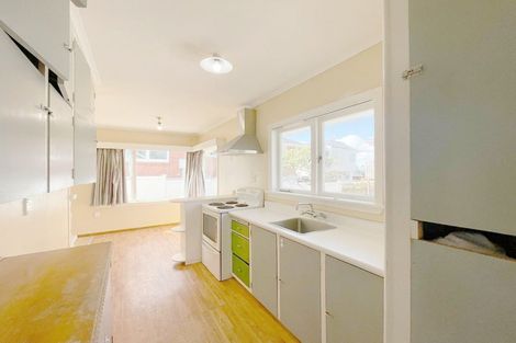 Photo of property in 35 Exmouth Road, Northcote, Auckland, 0627