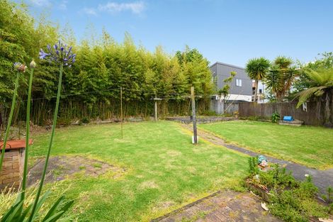 Photo of property in 3 Statesman Street, Henderson, Auckland, 0612
