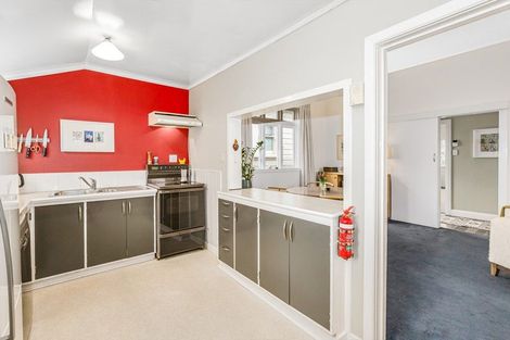 Photo of property in 107 Onepu Road, Lyall Bay, Wellington, 6022