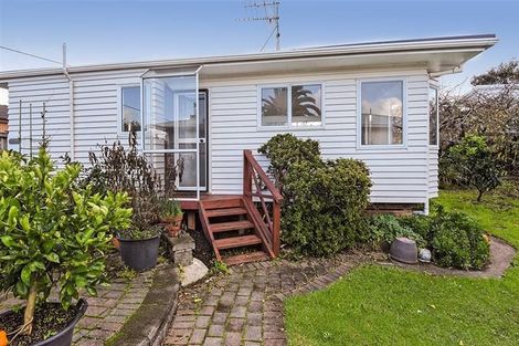 Photo of property in 18 Roberts Road, Te Atatu South, Auckland, 0610
