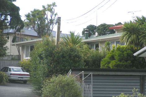 Photo of property in 2/50 Bond Crescent, Forrest Hill, Auckland, 0620
