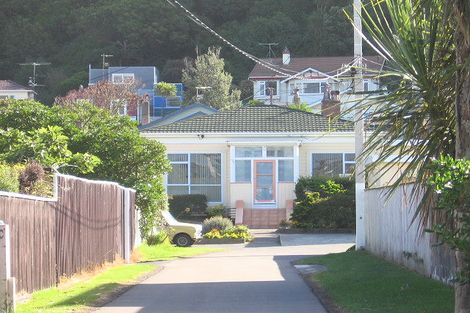 Photo of property in 156 Queens Drive, Lyall Bay, Wellington, 6022