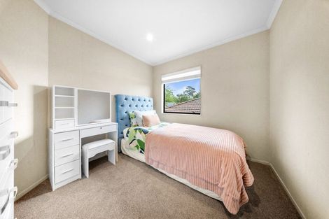 Photo of property in 15 Lilybank Crescent, East Tamaki, Auckland, 2013