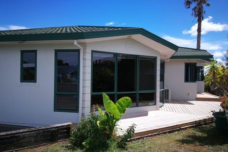 Photo of property in 8 Stanley Road, Glenfield, Auckland, 0629