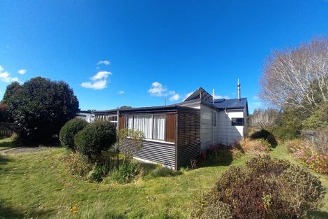 Photo of property in 33 Clifden Highway, Tuatapere, 9620