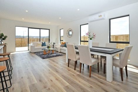 Photo of property in 20 Konoba Avenue, Kumeu, 0810