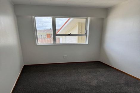 Photo of property in 2/14 Ballater Place, Highland Park, Auckland, 2010