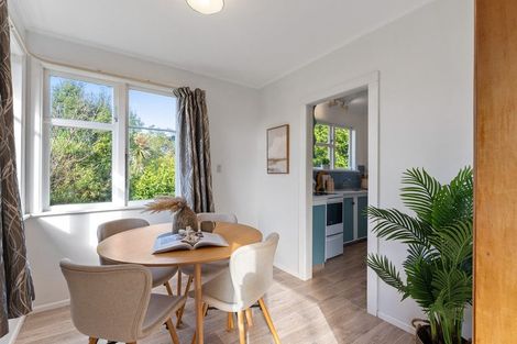 Photo of property in 129 Ruskin Road, Newlands, Wellington, 6037