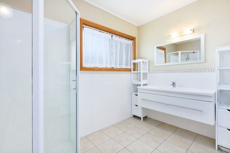 Photo of property in 2/4 Miriam Corban Heights, Henderson, Auckland, 0612