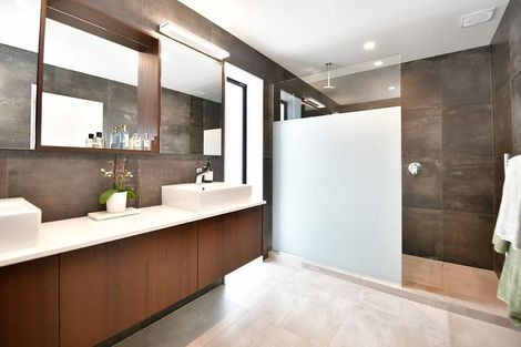 Photo of property in 52 Walton Street, Red Beach, 0932