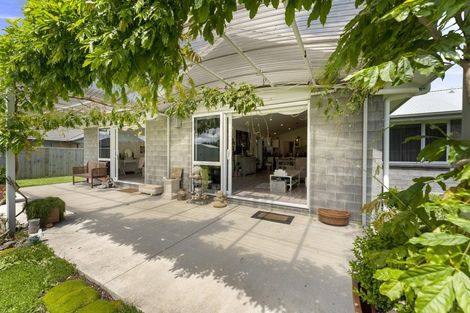 Photo of property in 2 Mercade Close, Stratford, 4332