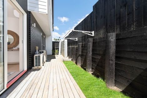 Photo of property in 2/66 Gardner Avenue, New Lynn, Auckland, 0600