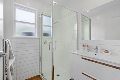 Photo of property in 3 Daphne Street, Kelston, Auckland, 0602