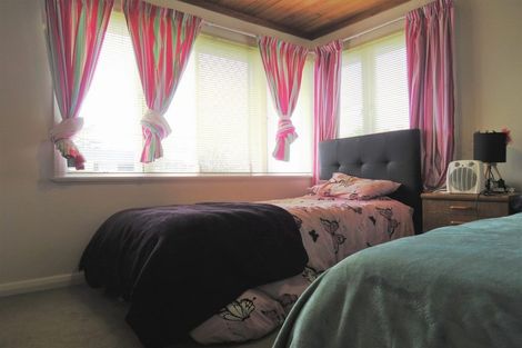 Photo of property in 20 Bridge Avenue, Te Atatu South, Auckland, 0610