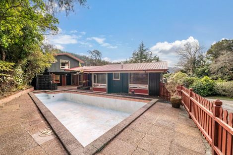 Photo of property in 99 Pinehaven Road, Pinehaven, Upper Hutt, 5019