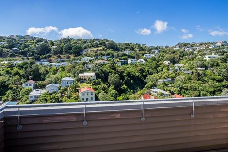 Photo of property in 51 Tiketike Way, Brooklyn, Wellington, 6021