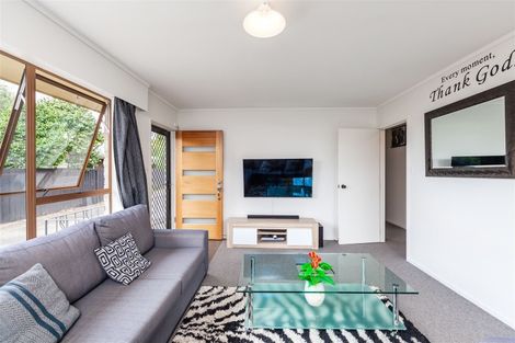 Photo of property in 2/201 Henderson Valley Road, Henderson, Auckland, 0612