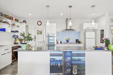 Photo of property in 1 Melandra Road, Stanmore Bay, Whangaparaoa, 0932