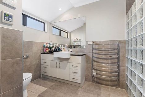 Photo of property in 2 Baverton Drive, Flat Bush, Auckland, 2016