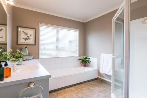 Photo of property in 22 Kensington Drive, Taradale, Napier, 4112