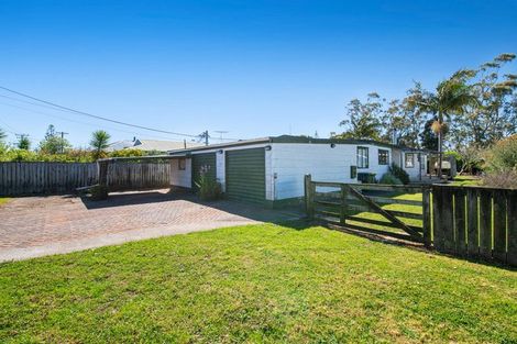 Photo of property in 17 Parakai Avenue, Parakai, 0830