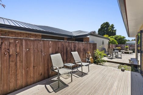 Photo of property in 2a Wallath Road, Westown, New Plymouth, 4310