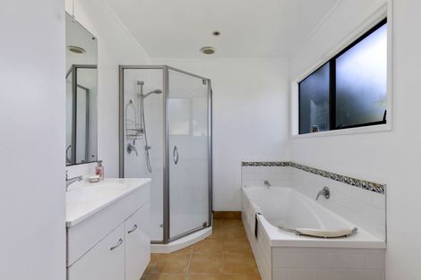 Photo of property in 9 Geoffrey Road, Torbay, Auckland, 0630