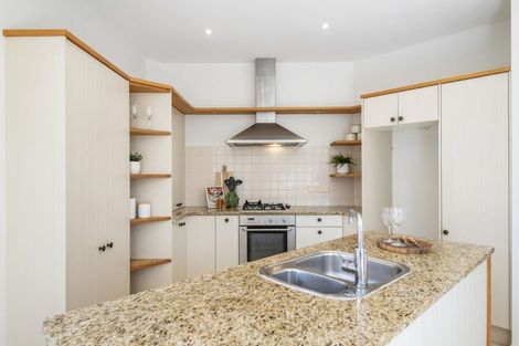 Photo of property in 1 Scarlet Oak Drive, Schnapper Rock, Auckland, 0632