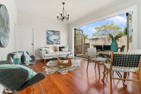 Photo of property in 696 Te Atatu Road, Te Atatu Peninsula, Auckland, 0610