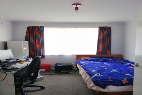 Photo of property in 63 Ruskin Road, Newlands, Wellington, 6037