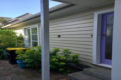 Photo of property in 15f1 Apu Crescent, Lyall Bay, Wellington, 6022