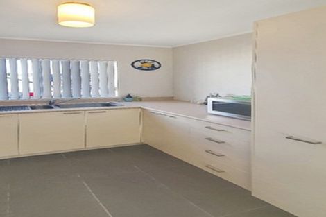 Photo of property in 43a Central Park Drive, Te Atatu South, Auckland, 0610
