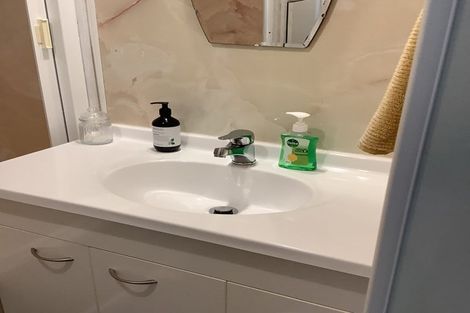 Photo of property in 1/8 Pupuke Road, Hillcrest, Auckland, 0627