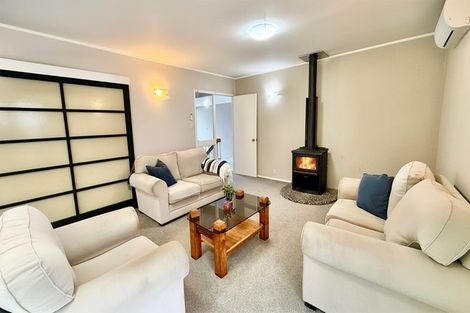 Photo of property in 19 Mappin Place, Chatswood, Auckland, 0626