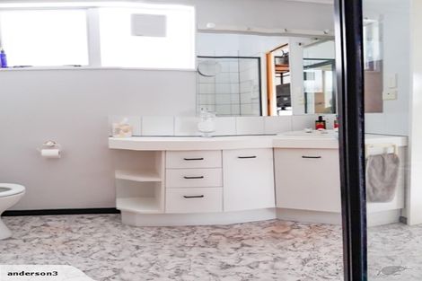 Photo of property in 19 Hillcrest Drive, Kelvin Grove, Palmerston North, 4414