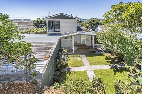 Photo of property in 318 Queens Drive, Lyall Bay, Wellington, 6022