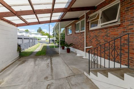 Photo of property in 19 Kereru Street, Henderson, Auckland, 0612