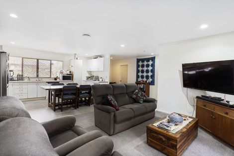 Photo of property in 11f Sturges Road, Henderson, Auckland, 0612