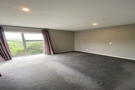 Photo of property in 61 Tamworth Crescent, Newlands, Wellington, 6037