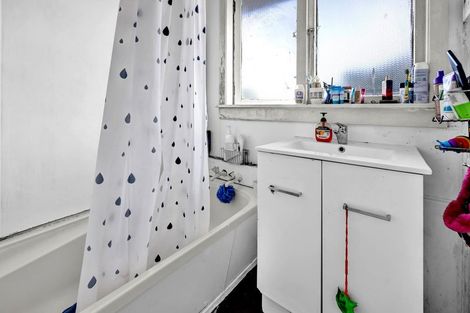 Photo of property in 18 Puriri Street, Hawera, 4610