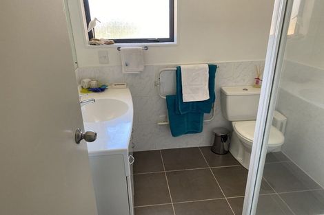 Photo of property in 65 Rising Parade, Fairview Heights, Auckland, 0632