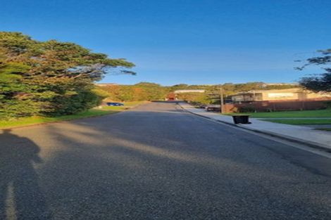 Photo of property in 1/15 Bloomsbury Grove, Newlands, Wellington, 6037