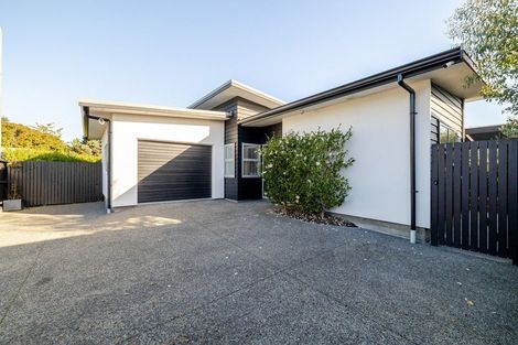 Photo of property in 2a Alton Place, Hokowhitu, Palmerston North, 4410