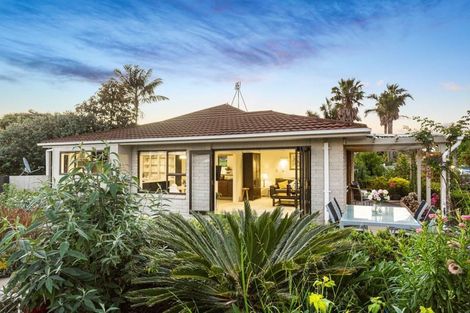 Photo of property in 2 Edgewater Grove, Orewa, 0931
