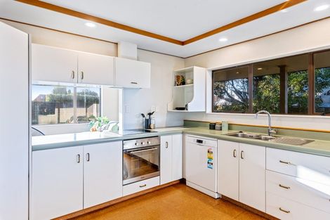 Photo of property in 6 The Avenue, Paraparaumu Beach, Paraparaumu, 5032